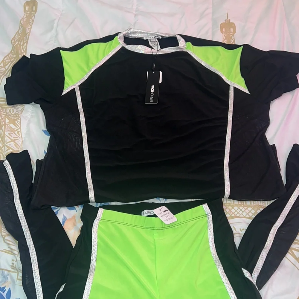 Set - Picture 2 of 2